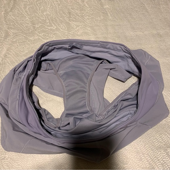 Lululemon size 6 used shorts - Picture 4 of 4